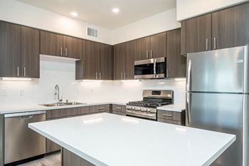 Hub Apartments | Folsom CA |Apt kitchen